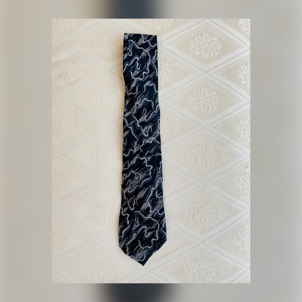 Saks Fifth Avenue tie